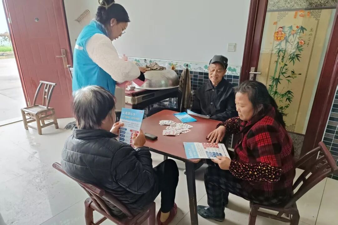 服務(wù)走進(jìn)村委，健康流入萬(wàn)家